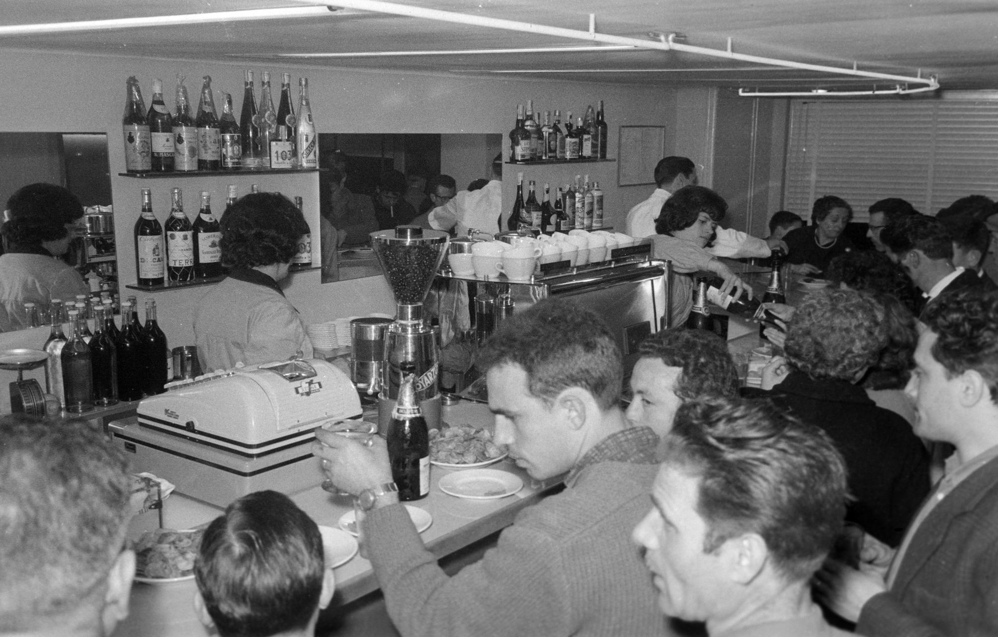 Inauguració del bar Esport el 1963. Núm. reg. 36712  